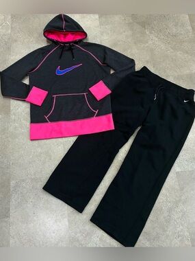 Women’s NIKE Hoodie Sweatshirt & Sweatpants, sz Large